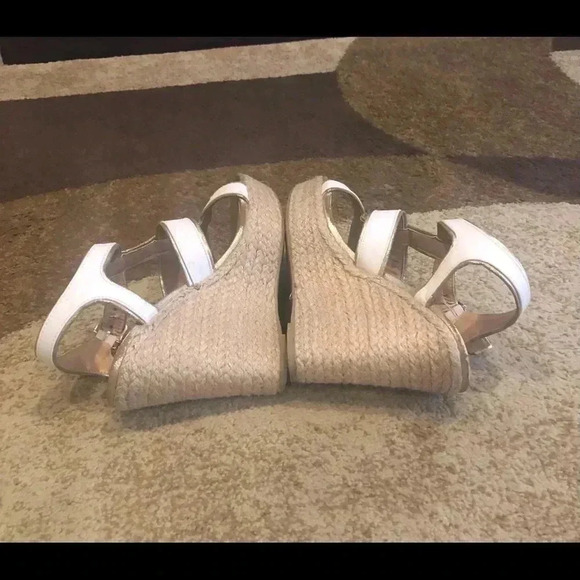 Call it spring heeled sandals/white and gold/7 1-2 - Picture 5 of 5